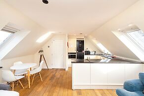 JOIVY Inviting Flat Near Edinburgh Castle W/ Parking