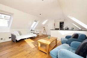 JOIVY Inviting Flat Near Edinburgh Castle W/ Parking