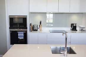 JOIVY Splendid 2-Br Apartment In New Town