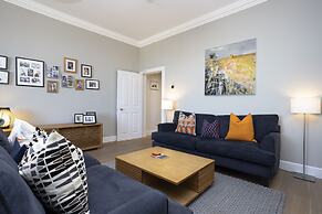 JOIVY Splendid 2-Br Apartment In New Town