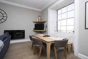 JOIVY Splendid 2-Br Apartment In New Town