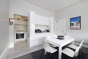 JOIVY 4-Bed Stylish Flat In Edinburgh City Centre