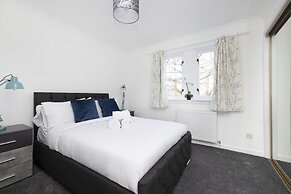 JOIVY Bright 3-Bed Flat Overlooking The Clyde