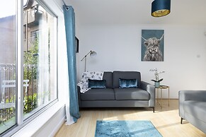 JOIVY Bright 3-Bed Flat Overlooking The Clyde