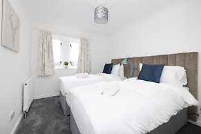 JOIVY Bright 3-Bed Flat Overlooking The Clyde