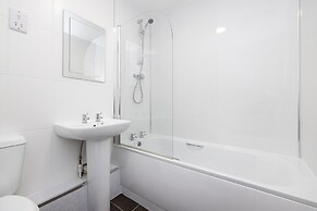 JOIVY Bright 3-Bed Flat Overlooking The Clyde