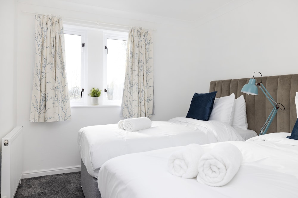 JOIVY Bright 3-Bed Flat Overlooking The Clyde