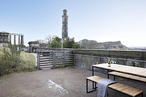 JOIVY Observatory Apartment