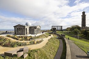 JOIVY Observatory House & Apartment