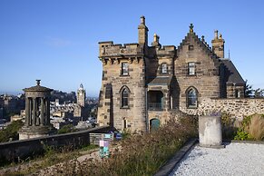 JOIVY Observatory House & Apartment