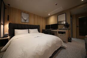 Gorilla Hotel the  Wonju