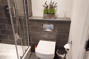 Modern 2 bed Apartment, City Centre, Wifi