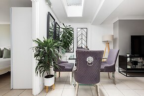 Magnificent 2 Bed Garden Flat in Oval