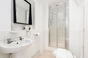 Magnificent 2 Bed Garden Flat in Oval