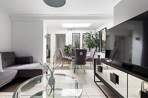 Magnificent 2 Bed Garden Flat in Oval