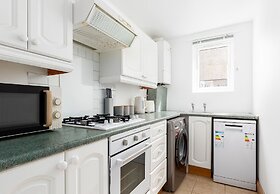 Magnificent 2 Bed Garden Flat in Oval