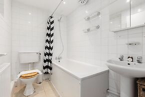Magnificent 2 Bed Garden Flat in Oval