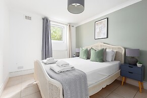 Magnificent 2 Bed Garden Flat in Oval