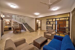 VRR Hotel's And Convention Centre