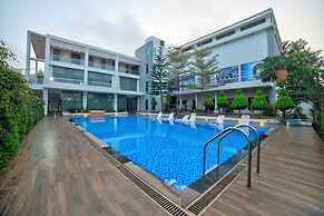 VRR Hotel's And Convention Centre