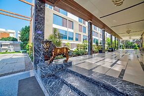 VRR Hotel's And Convention Centre