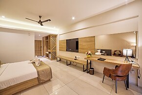 VRR Hotel's And Convention Centre