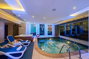 Blue Diamond Hotel