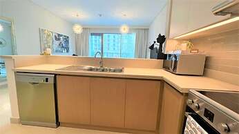 Luxury Dubai Creek Harbour Waterfront Apartment