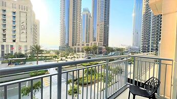 Luxury Dubai Creek Harbour Waterfront Apartment