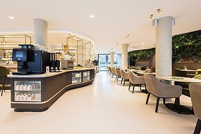 The CORNR Hotel