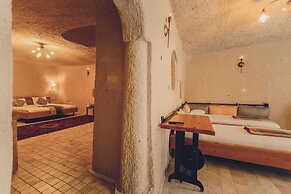 Pinhan Cave Suites