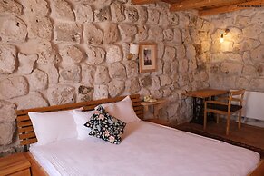 Pinhan Cave Suites