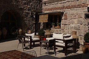 Pinhan Cave Suites
