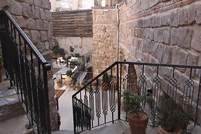 Pinhan Cave Suites