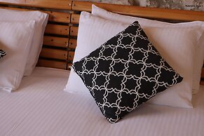 Pinhan Cave Suites