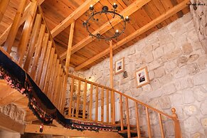 Pinhan Cave Suites