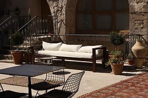 Pinhan Cave Suites