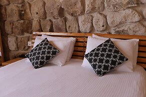 Pinhan Cave Suites
