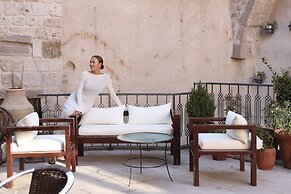 Pinhan Cave Suites
