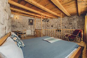 Pinhan Cave Suites