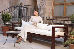 Pinhan Cave Suites