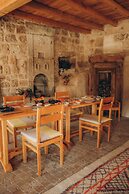 Pinhan Cave Suites