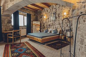Pinhan Cave Suites