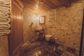 Pinhan Cave Suites