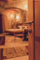 Pinhan Cave Suites