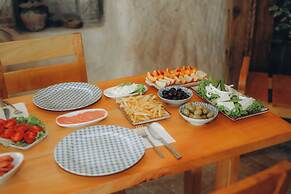 Pinhan Cave Suites