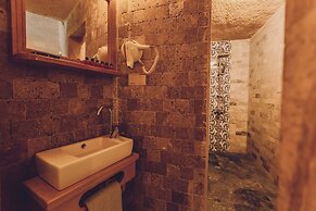 Pinhan Cave Suites