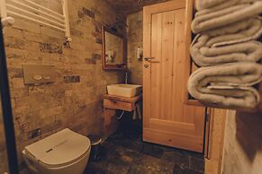 Pinhan Cave Suites