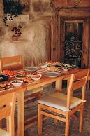 Pinhan Cave Suites