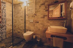 Pinhan Cave Suites
